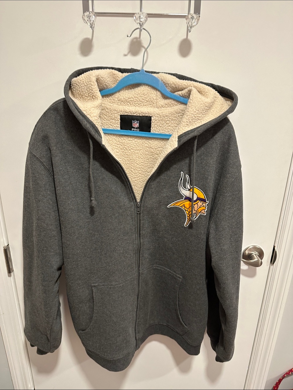 NFL Pro Line Black Label with Cream Sherpa and VIKINGS LOGOS.